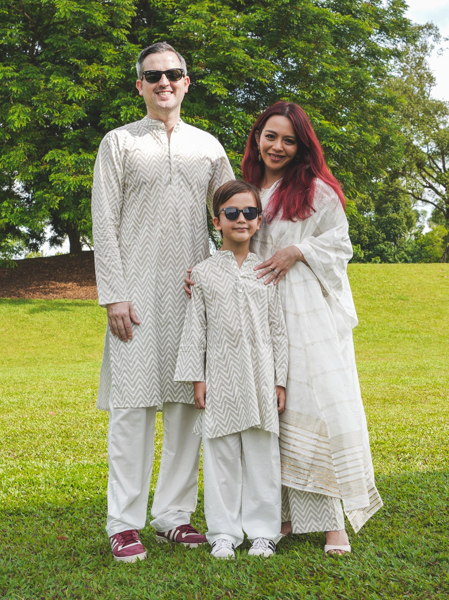 Zoya Mens White & Gold Kurta Pajama in Cotton