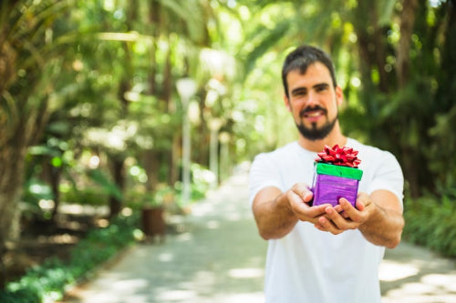 Sustainable Gifting Without Breaking the Bank