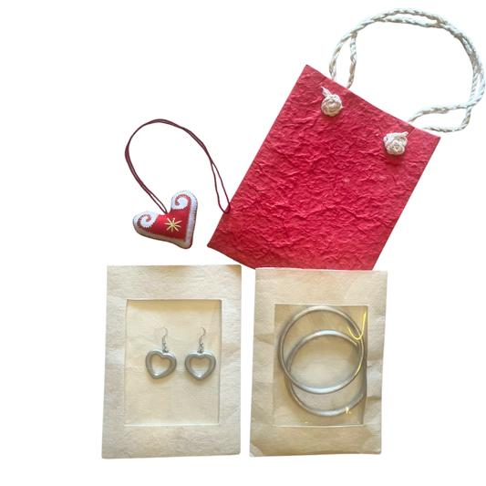 Christmas Gift Set – Heart-Shaped Earrings & Bangles with Festive Gift Bag