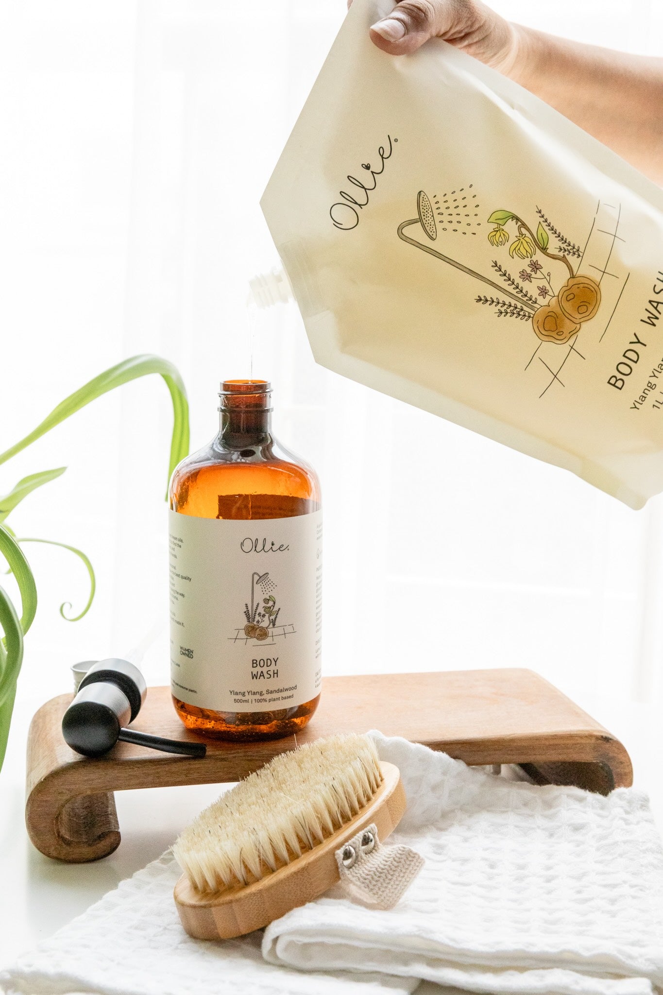 Ollie Body Wash (Sandalwood/Ylang Ylang) | Bodycare | The Green Collective SG