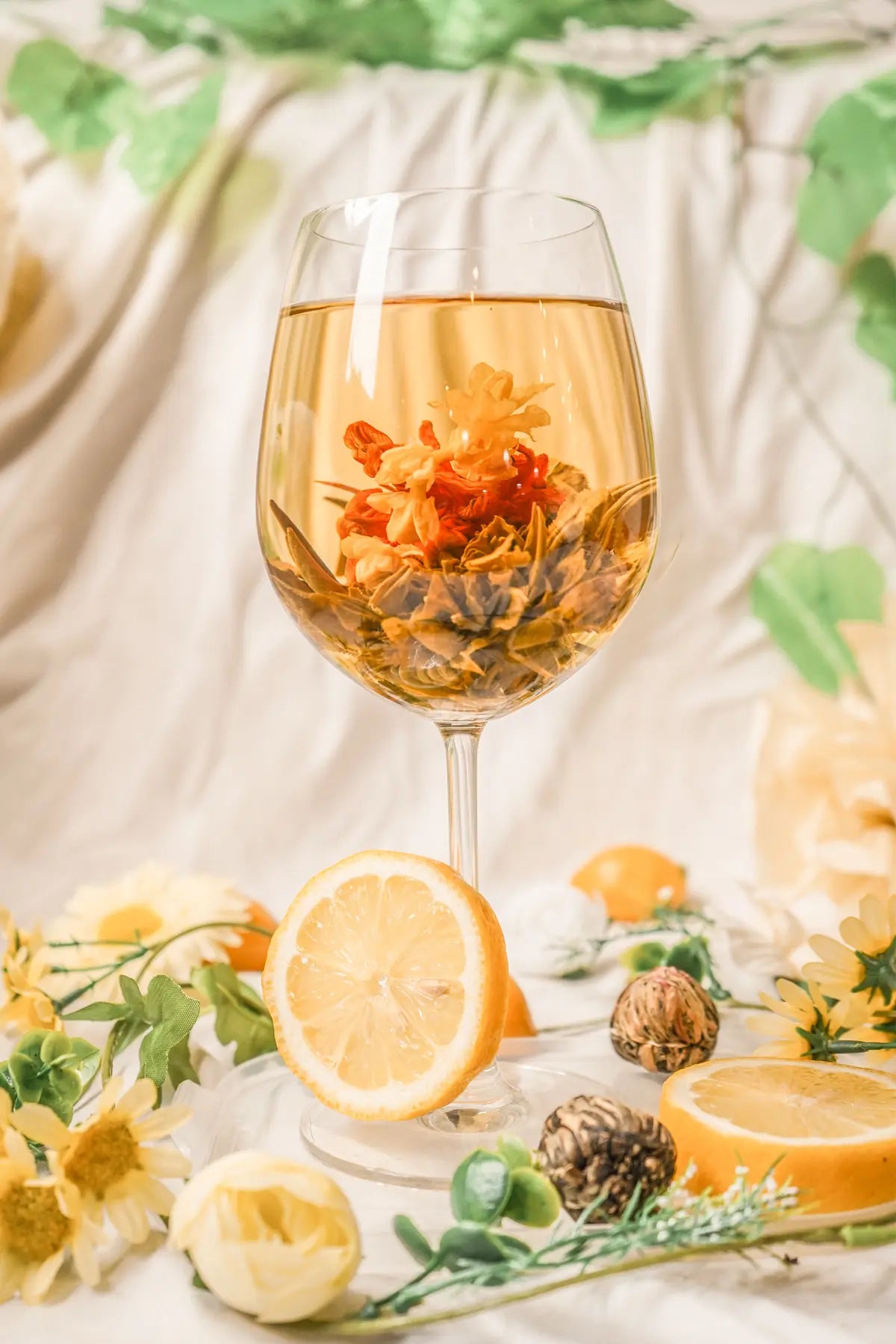 Petale Tea Petite Tin - Rolling Pineapple