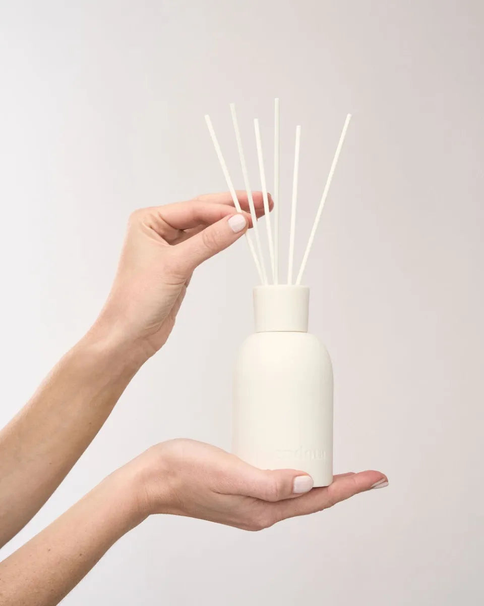 endota Limited Edition Signature Blend Reed Diffuser Set (Ceramic)